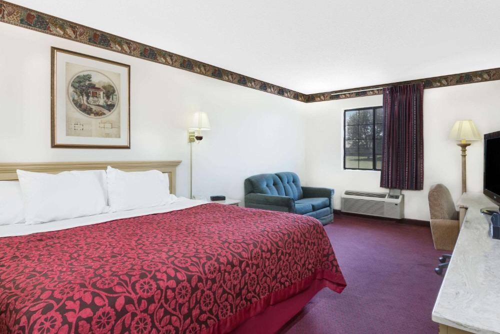 King Room - Non-Smoking interior